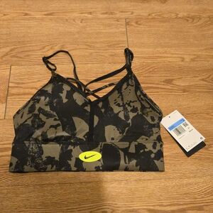 Nike Women's Camouflage Sports Bra (Size Medium)